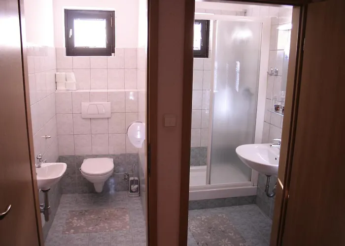 Janez ゲストハウス 3*